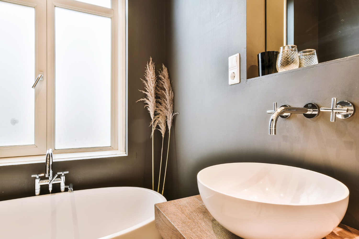 Quels types de chauffe-eau sont adaptés aux petits espaces ?